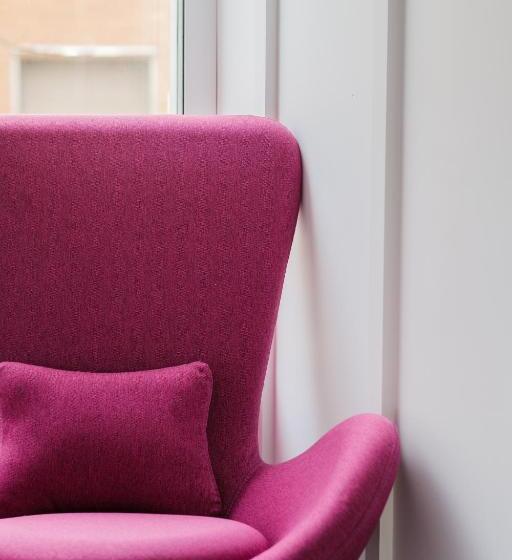 غرفة قياسية فردية, The Gallatin