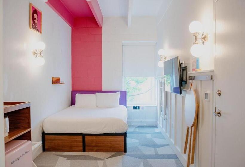 غرفة قياسية فردية, The Gallatin