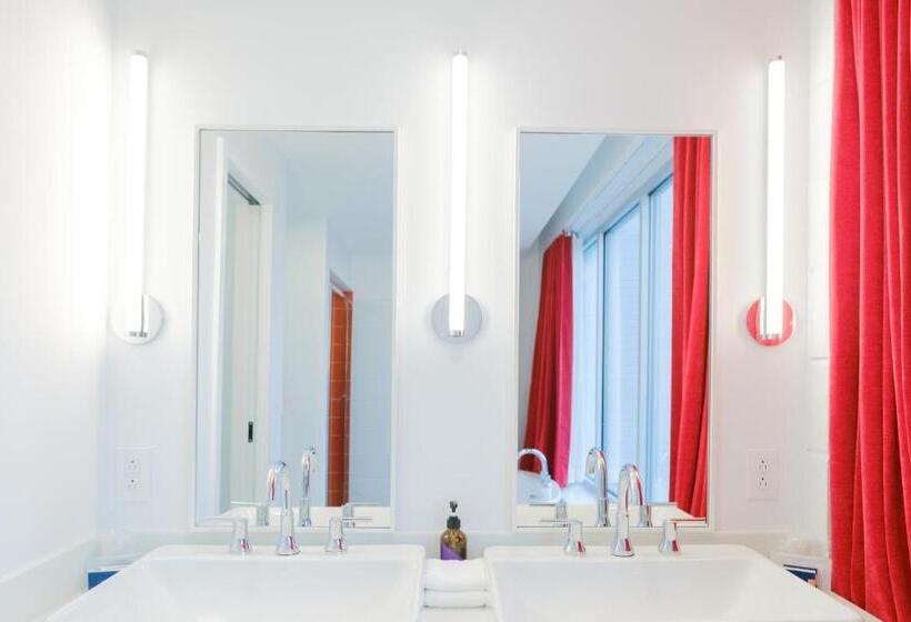 غرفة ديلوكس سرير كينج, The Gallatin