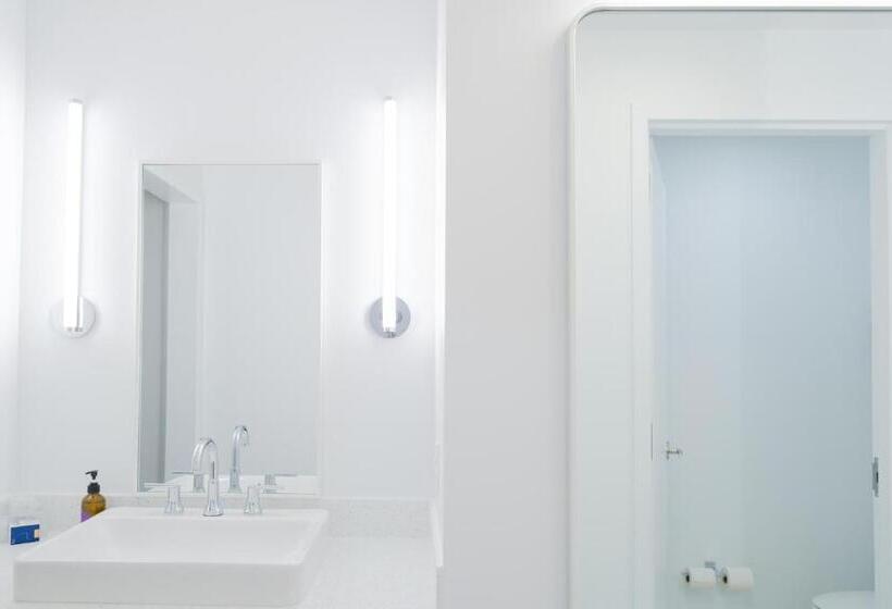 غرفة قياسية, The Gallatin