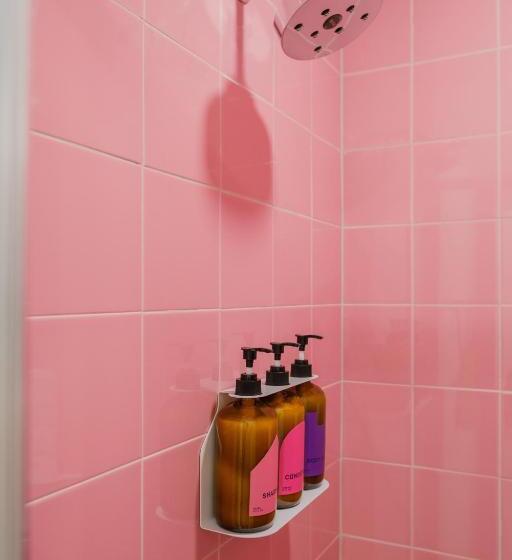 غرفة قياسية, The Gallatin