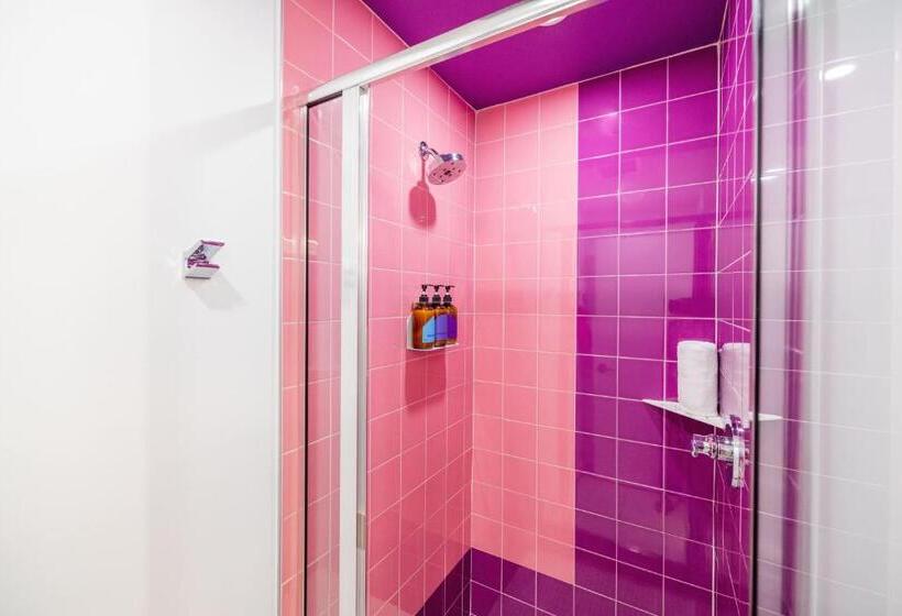 غرفة قياسية, The Gallatin