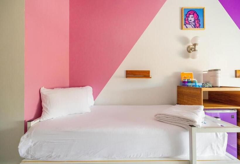 غرفة قياسية, The Gallatin