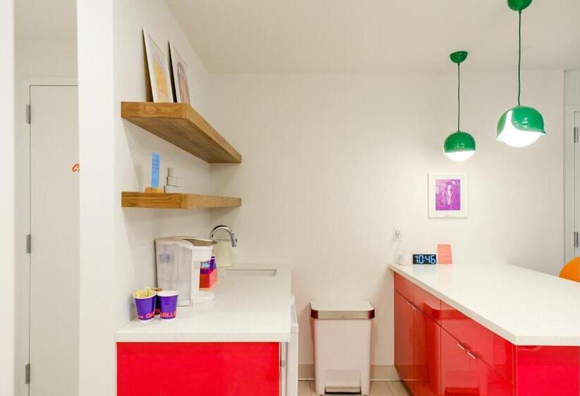 جناح, The Gallatin