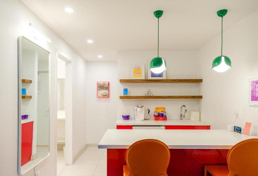 جناح, The Gallatin