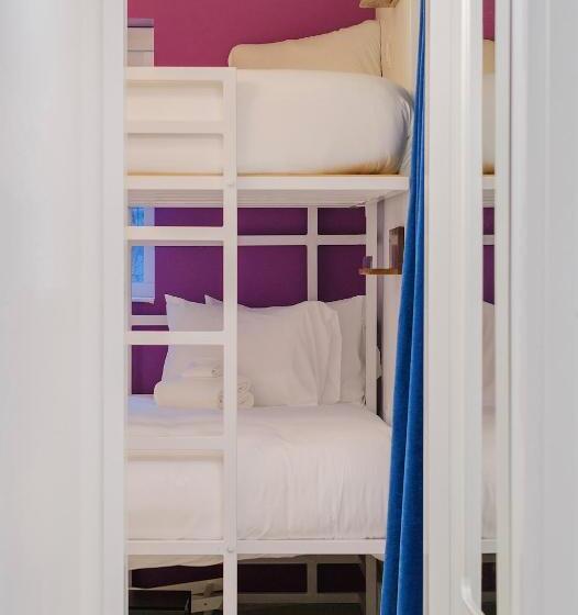 جناح ديلوكس, The Gallatin