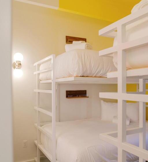 جناح ديلوكس, The Gallatin