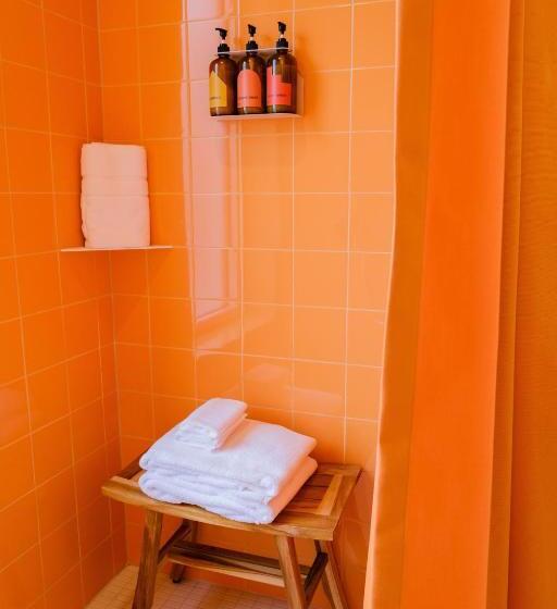 غرفة قياسية سرير ملكى, The Gallatin