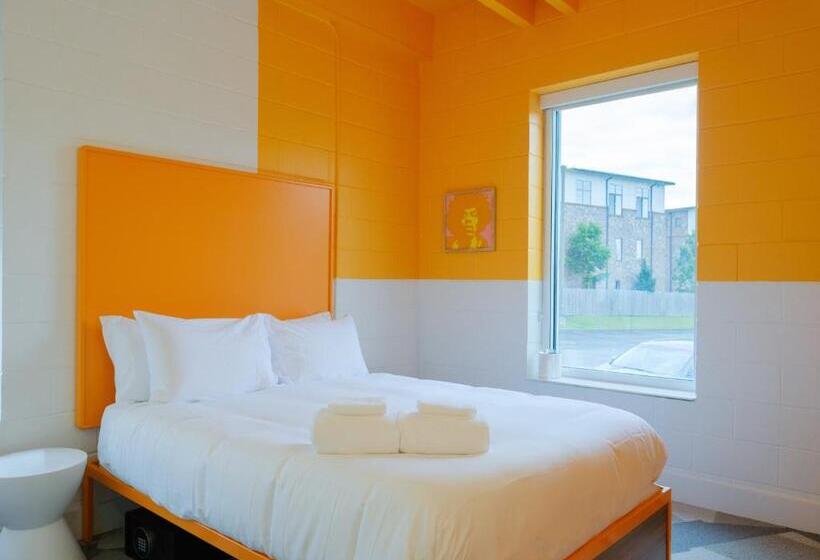 غرفة قياسية سرير ملكى, The Gallatin