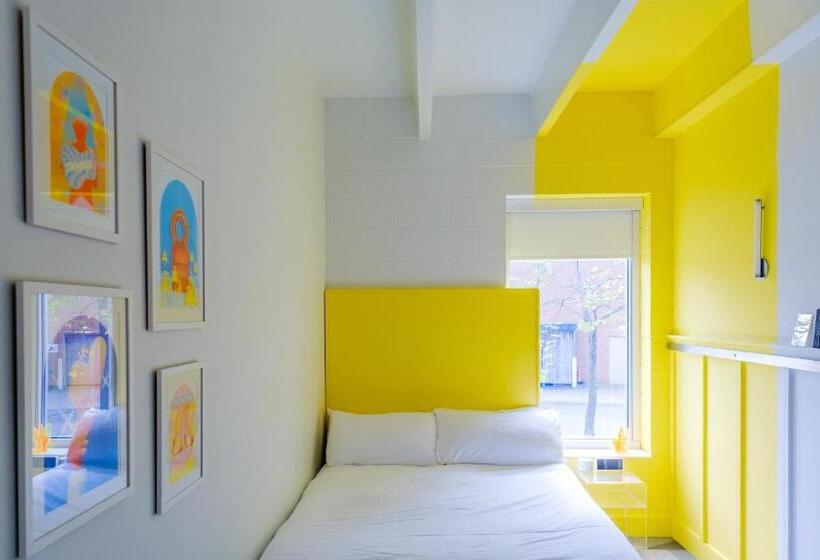 غرفة قياسية سرير ملكى, The Gallatin