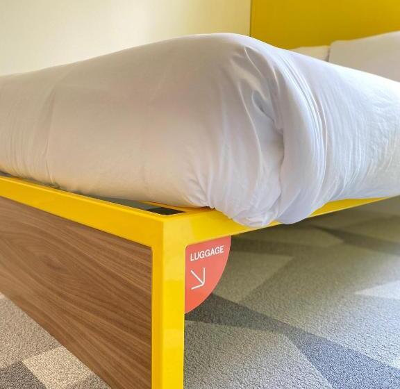 غرفة قياسية سرير ملكى, The Gallatin