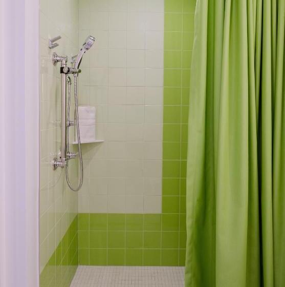 غرفة قياسية سرير كينج, The Gallatin