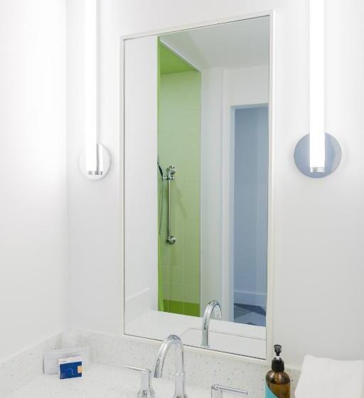 غرفة قياسية سرير كينج, The Gallatin