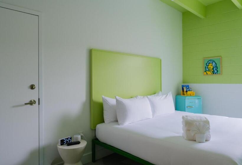 غرفة قياسية سرير كينج, The Gallatin