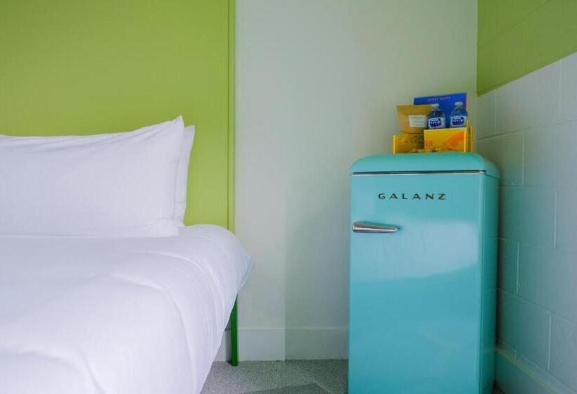 غرفة قياسية سرير كينج, The Gallatin