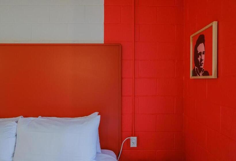 غرفة قياسية سرير كينج, The Gallatin