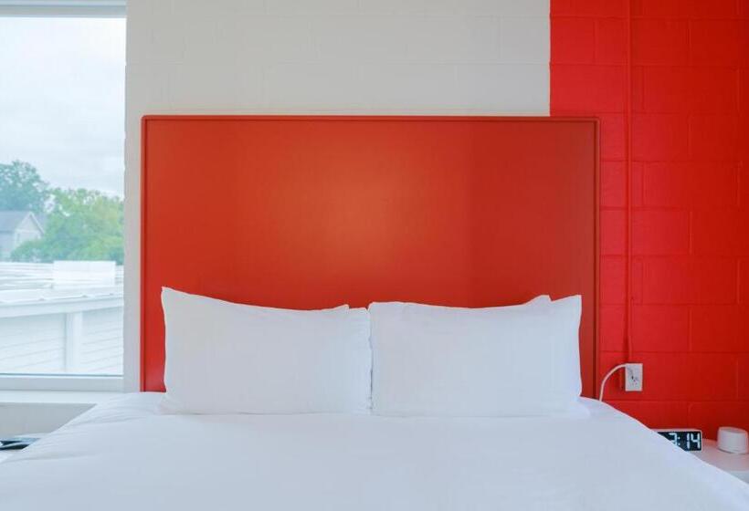 غرفة قياسية سرير كينج, The Gallatin