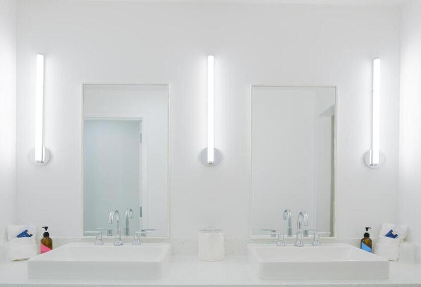 غرفة قياسية فردية, The Gallatin