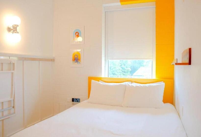 غرفة قياسية فردية, The Gallatin