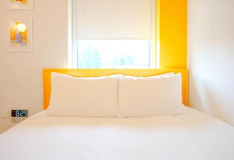 Quarto Estandar Individual, The Gallatin