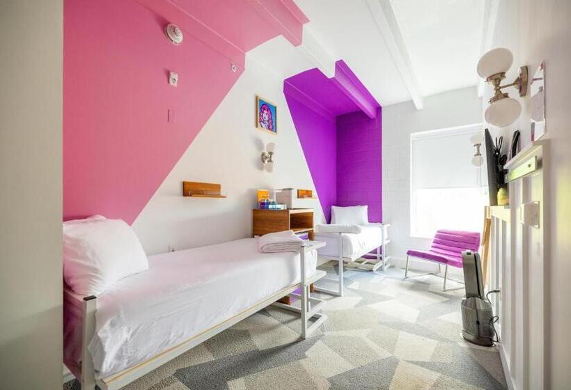 Quarto Estandar, The Gallatin
