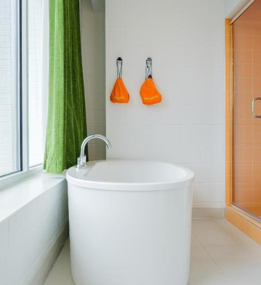 غرفة ديلوكس سرير كينج, The Gallatin