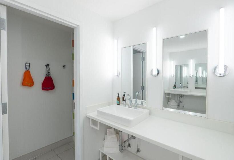 جناح, The Gallatin