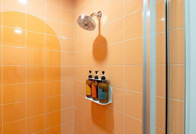 غرفة قياسية, The Gallatin