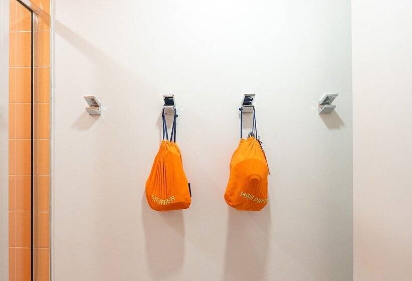 غرفة قياسية, The Gallatin