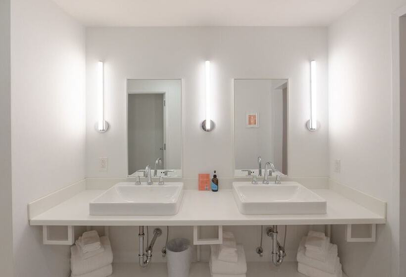 غرفة قياسية, The Gallatin