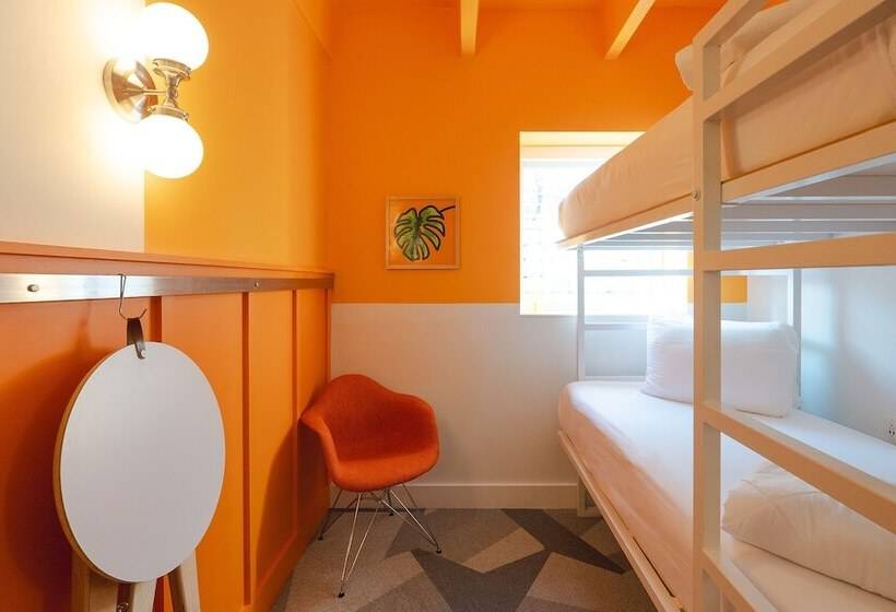 غرفة قياسية, The Gallatin