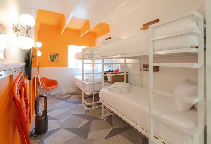 غرفة قياسية, The Gallatin