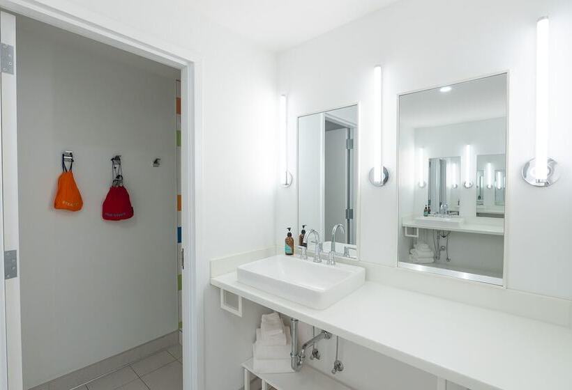 جناح, The Gallatin