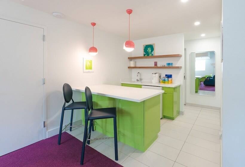 جناح, The Gallatin