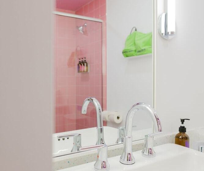 غرفة قياسية فردية, The Gallatin