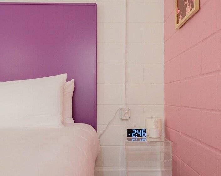 Quarto Estandar Individual, The Gallatin