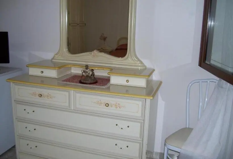 Standard-huone, Capitello