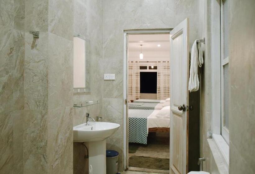 Quarto Familiar Deluxe, Queensark