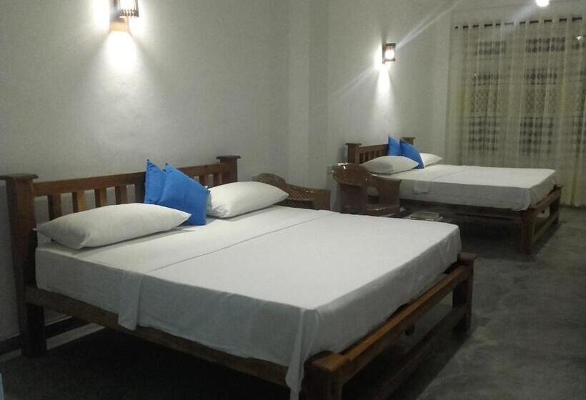 Quarto Familiar Deluxe, Queensark