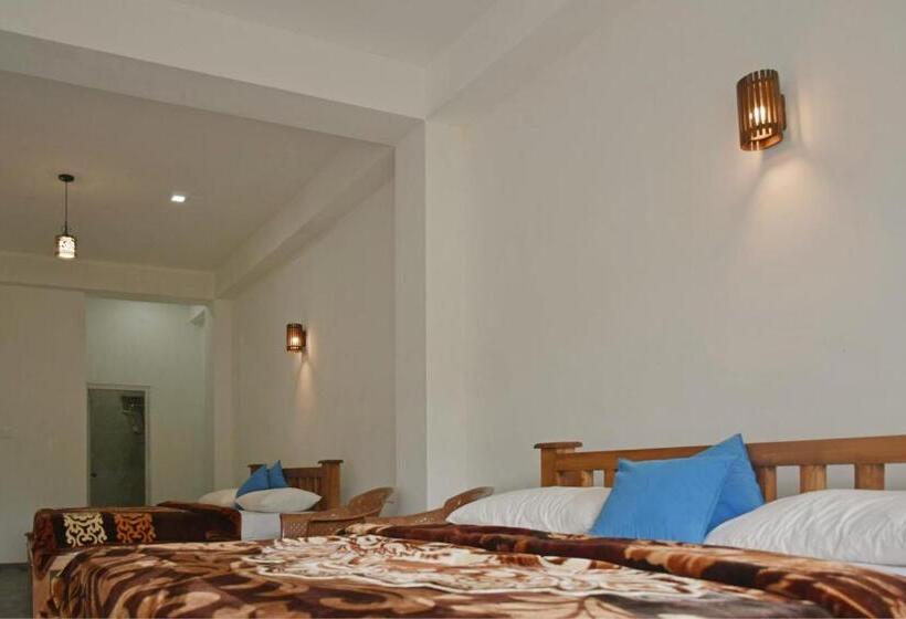 Quarto Familiar Deluxe, Queensark