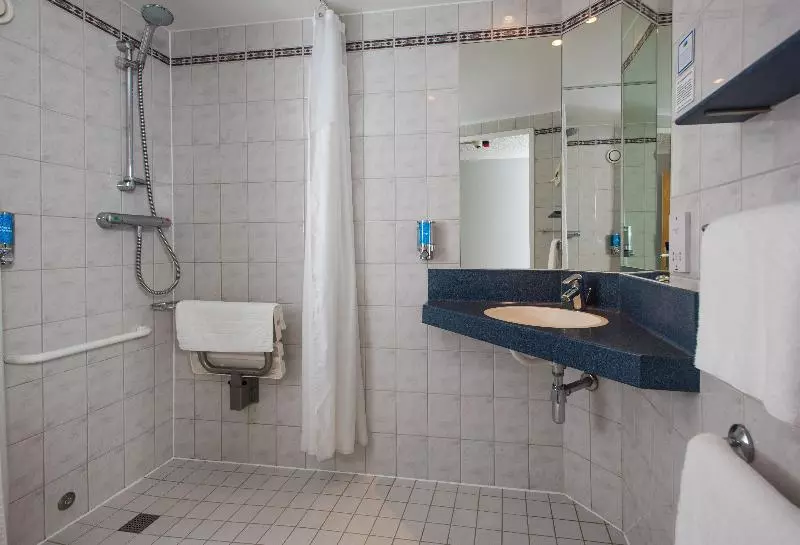 スイート, Athermi Suites  Adults Only