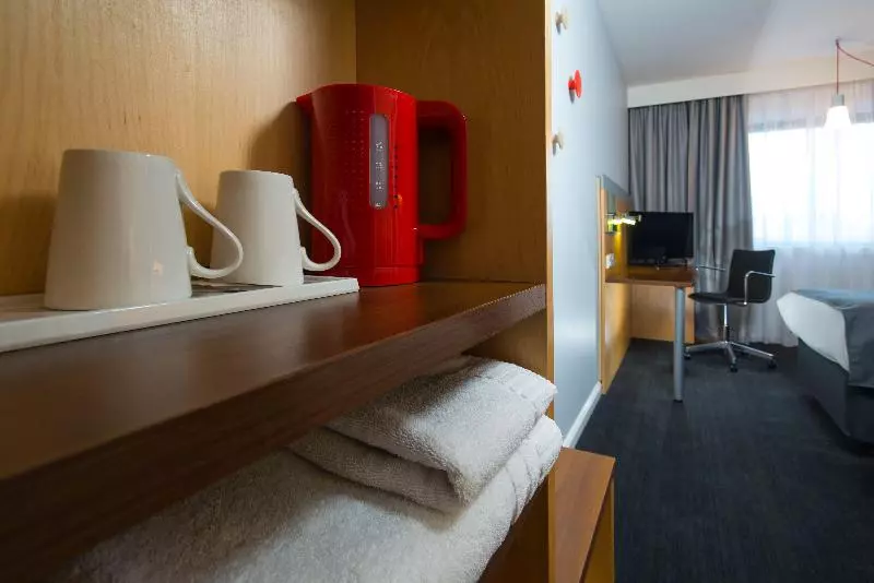 スイート, Athermi Suites  Adults Only