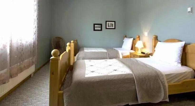 اتاق استاندارد, Aurora Inn