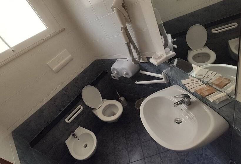 اتاق استاندارد سه نفره, Corona