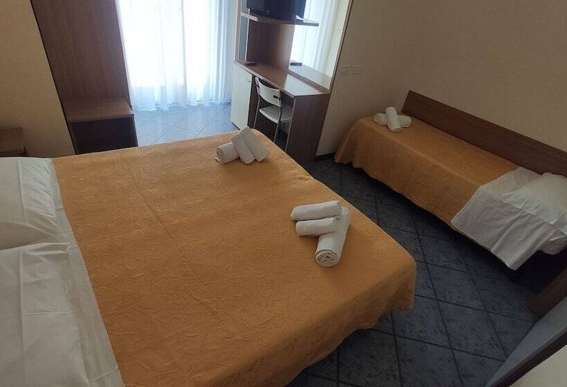 اتاق استاندارد سه نفره, Corona