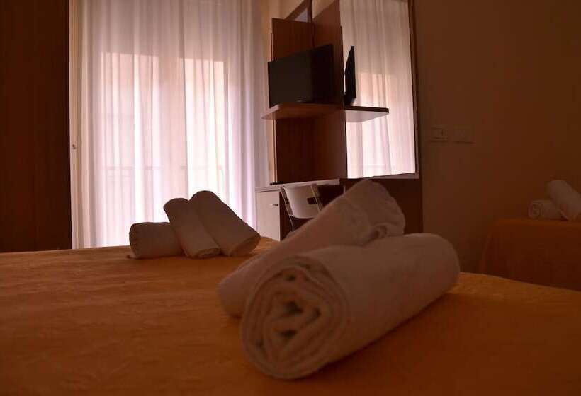 اتاق استاندارد سه نفره, Corona