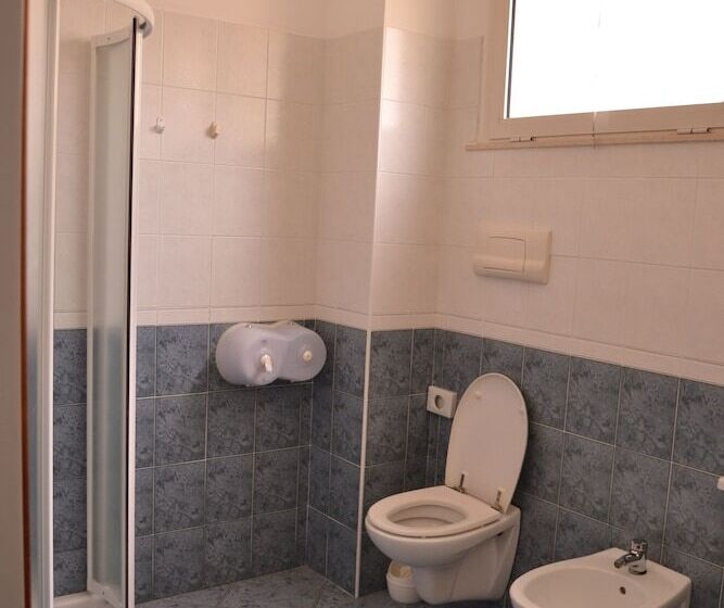 اتاق استاندارد چهار تخته, Corona