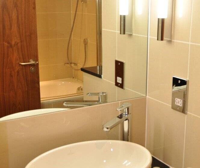 Семейный Номер, Courtyard By Marriott London Gatwick Airport