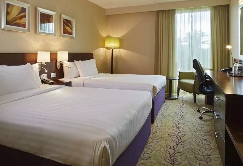 اتاق خانوادگی, Courtyard By Marriott London Gatwick Airport