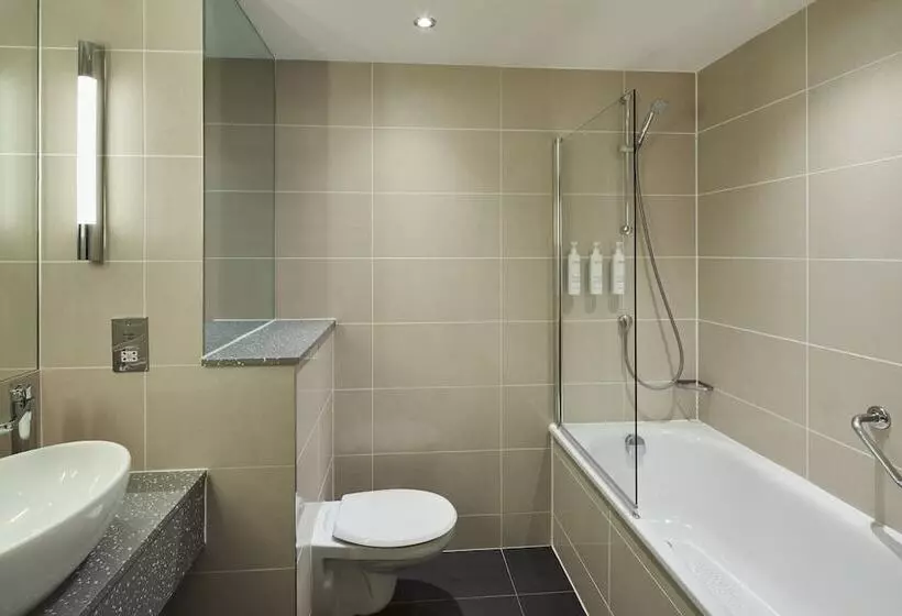 اتاق خانوادگی, Courtyard By Marriott London Gatwick Airport